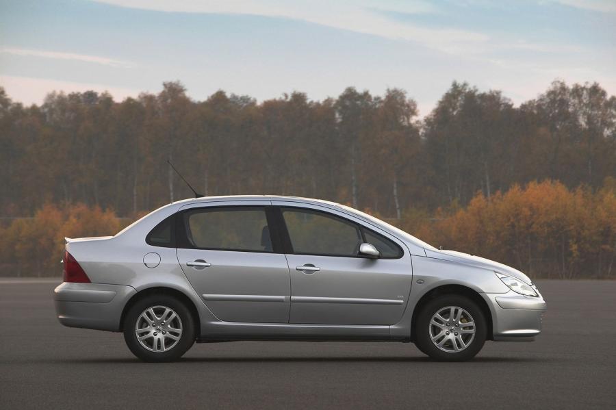  Peugeot 307 Sedan 2004 года  (фото 8 из 9)